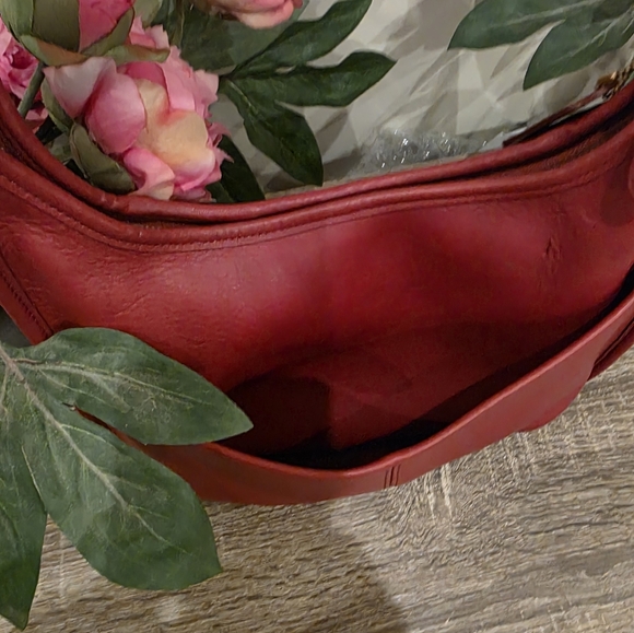 Coach 9033 ERGO Pocket ZIP  RED  EUC VINTAGE PRICE IS FIRM - Picture 8 of 16